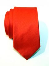 Ярко-красный галстук