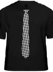 Cмокинг-футболка с клетчатым галстуком