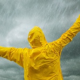 «Непогода нынче в моде»: пять вещей, незаменимых во время дождя