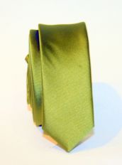 Зеленый узкий галстук
