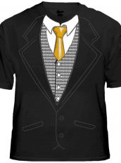 Cмокинг-футболка с жилетом и золотым галстуком