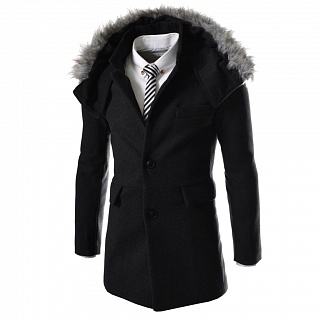 Черное пальто с мехом на капюшоне