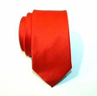 Ярко-красный галстук