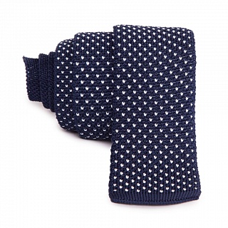 Вязаный галстук темно-синего цвета с белым орнаментом